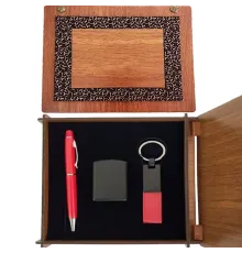 Ahşap Kutulu Kırmızı Kalem Anahtarlık ve Çakmak Set