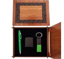 Ahşap Kutulu Yeşil Kalem Anahtarlık ve Çakmak Seti