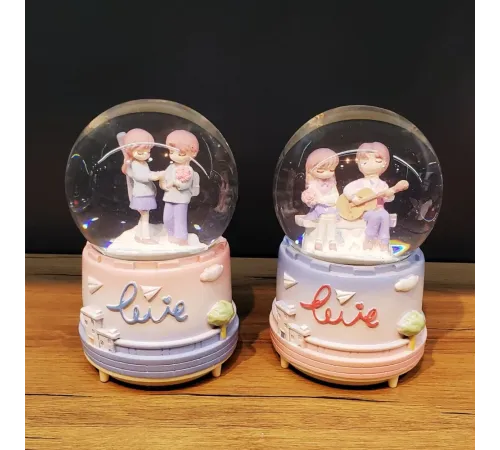 Büyük Boy Kar Küresi