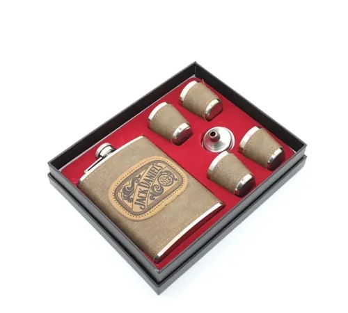 Derili 4 Bardaklı İçki Matara Seti