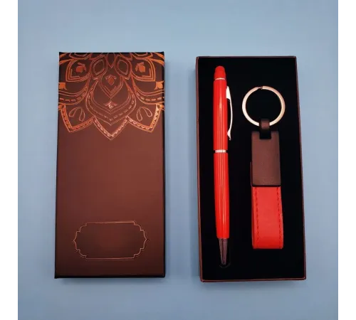 Kırmızı Anahtarlık Ve Kalem