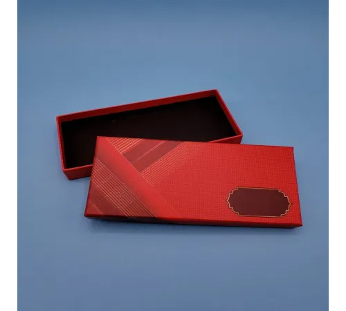 Kırmızı Kalem Kutusu