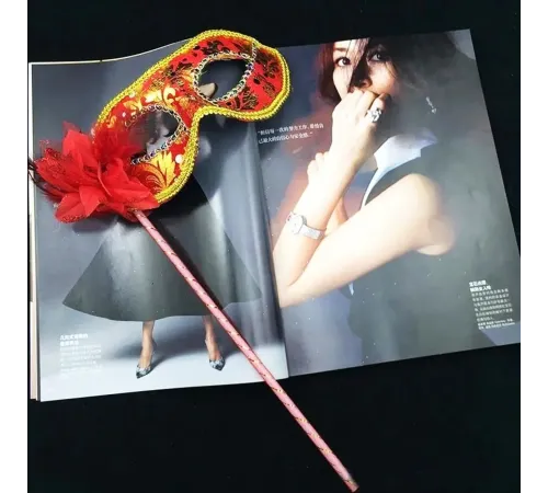 Lüks Taşlı Saplı Maskeli Balo Maskesi Kırmızı Renk 35 cm