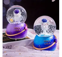 Orta Boy Astronot Tasarımlı Kar Küresi 1 Adet