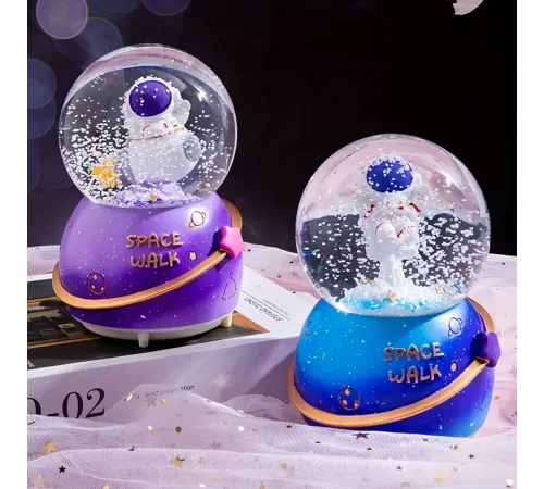 Orta Boy Astronot Tasarımlı Kar Küresi 1 Adet