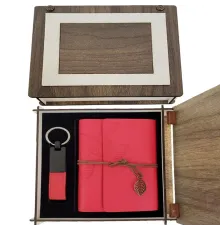 Özel Ahşap Kutulu Kırmızı Deri Defter ve Anahtarlık Set
