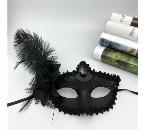 Siyah Mat Renk Yandan Tüylü Güllü Parti Balo Venedik Maskesi 16x22