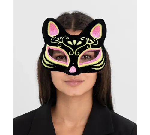 Siyah Renk Süet Kaplama Üzeri Pembe Sarı Simli Kedi Maskesi 17x14 cm