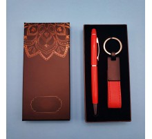 Kırmızı Anahtarlık Ve Kalem