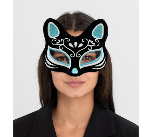 Siyah Renk Süet Kaplama Üzeri Gümüş Mavi Simli Kedi Maskesi 17x14 cm