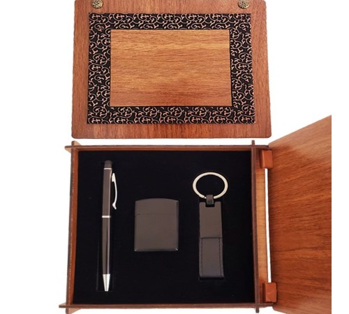 Ahşap Kutulu Siyah Kalem Anahtarlık ve Mat Çakmak Seti
